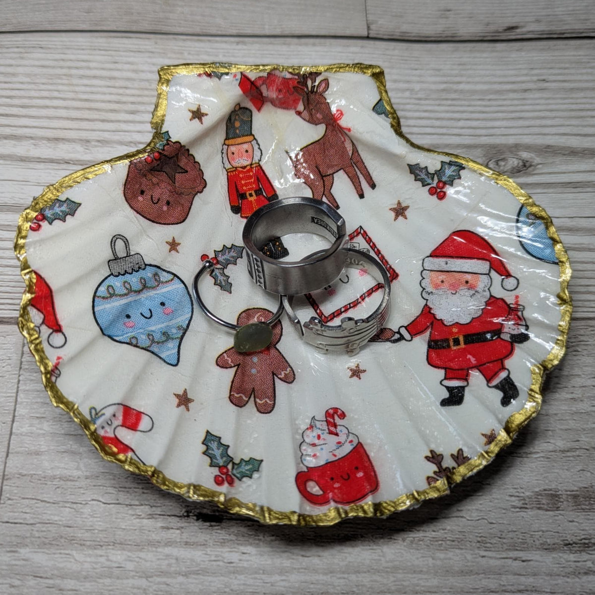 Christmas Scallop Shell