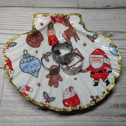 Christmas Scallop Shell