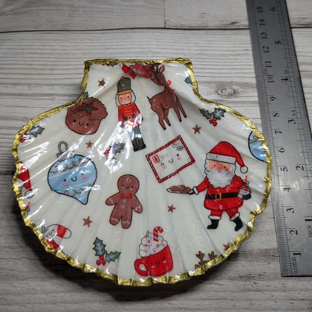 Christmas Scallop Shell