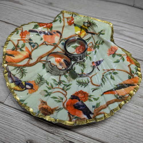 Bird Patterned Scallop Shell